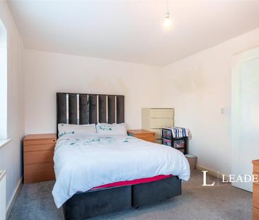 4 bedroom detached house to rent - Photo 3