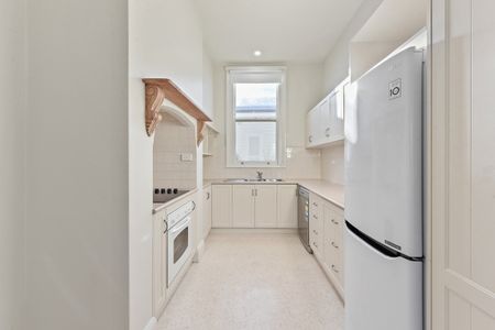 Classic Family Home - Photo 5