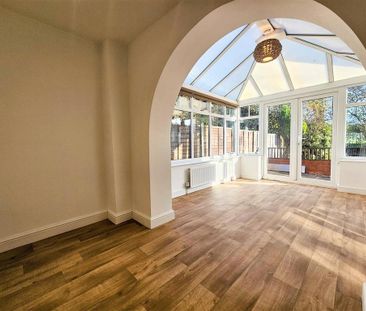 4 bedroom detached house to rent - Photo 2