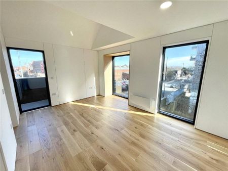 3 bedroom end of terrace house to rent - Photo 3