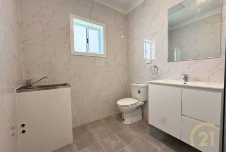 Brand New&comma; Modern Living&excl; - Water Inc - Photo 2