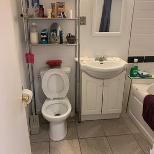 3 1/2 appartement à louer au 2e etage à côté du REM - Photo 2