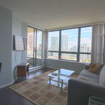 Sub-Penthouse at Electric Avenue. 1 Bdrm + 1 Bth + Den - UNFURNISHED - Photo 4