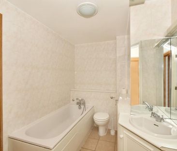 2 bedroom flat to rent - Photo 6