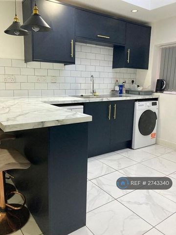 1 bedroom in a house share to rent - Photo 5