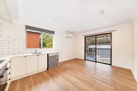 TASTEFUL ONE BEDROOM LOCATED IN THE HEART OF WAVERLEY! - Photo 3