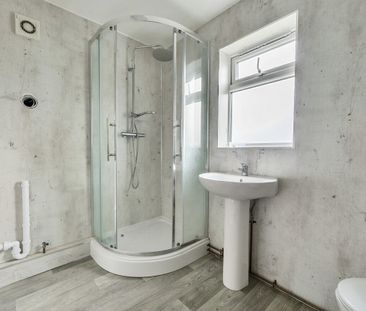 3 bedroom semi-detached maisonette to rent - Photo 4