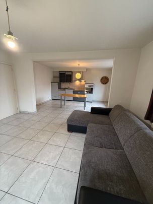 Ruim & instapklaar appartement met 1 slaapkamer pal in het centrum van Diepenbeek. - Photo 1