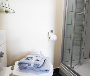 1 bedroom in a house share to rent - Photo 3