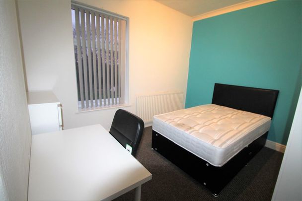 Room 2 - Photo 1