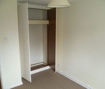 Ground floor maisonette to rent on - Photo 2