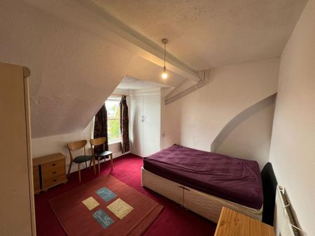 1 bedroom in a house share to rent - Photo 2