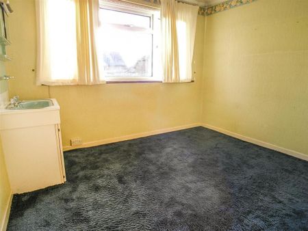 4 bedroom semi-detached house to rent - Photo 3