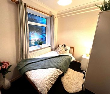 Cromwell Road Room 4 - Photo 5