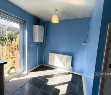 2 bedroom end of terrace house to rent - Photo 3