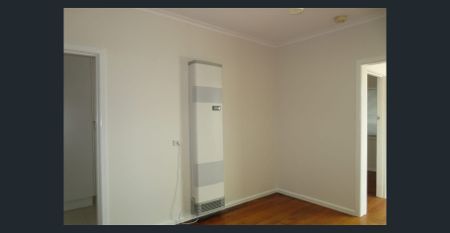 4-BEDROOM FAMILY HOME! - Photo 2