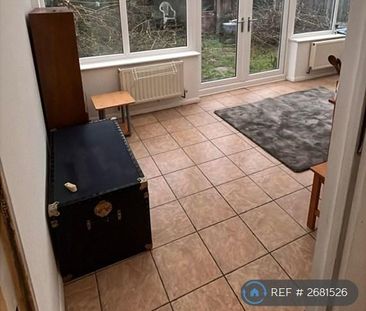 4 bedroom semi-detached house to rent - Photo 1