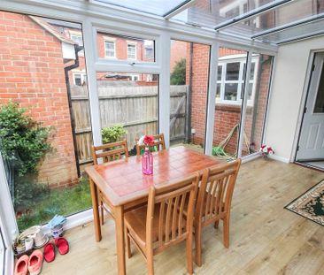 4 bedroom detached house to rent - Photo 1