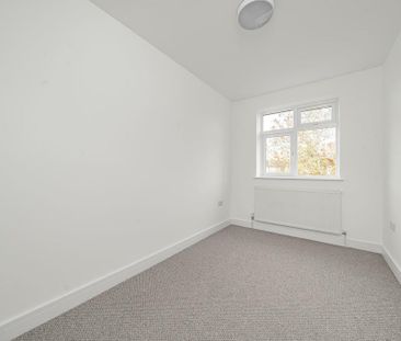 5 bedroom semi-detached house to rent - Photo 4