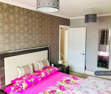 4 bedroom terraced house to rent - Photo 5