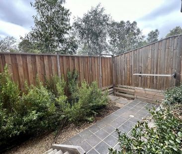Stylish Three-Level Living in a Prime Keilor Downs Location! - Photo 5