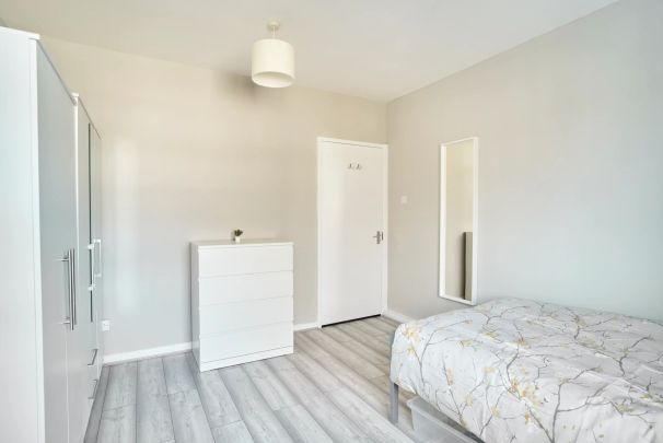 51 Whitton Walk Room 2 - Photo 1