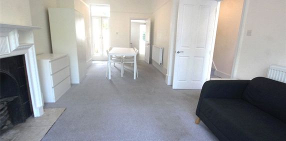 Double Room in a shared house - Catford, SE6 - Photo 2