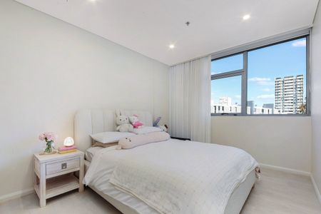 Well-Maintained Three-Bedroom Apartment I Pool & Gym - Photo 4