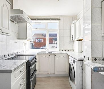 3 bedroom flat to rent - Photo 2
