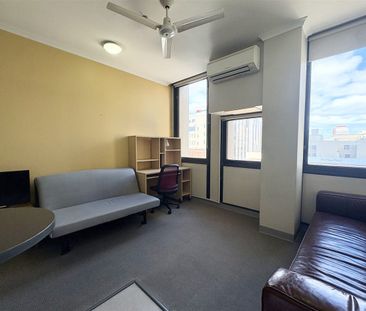 Part-furnished 1-Bedroom Apartment in the Heart of the City - Photo 1