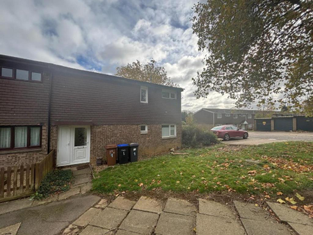 3 bedroom end of terrace house to rent - Photo 3