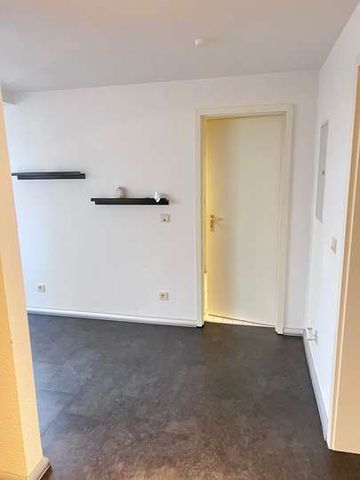 Charmante 1,5-Zimmer-Dachgeschosswohnung mit Einbauküche in Chemnitz-Sonnenberg - Photo 4