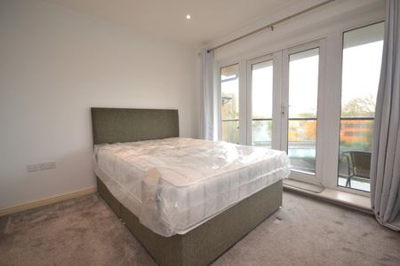 2 bedroom Flat To Let - Photo 4