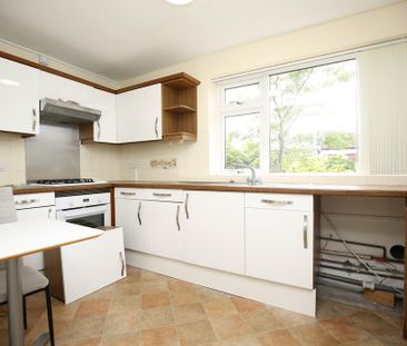 2 bedroom ground floor flat to rent - Photo 2
