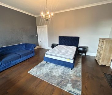 3 bedroom flat to rent - Photo 5