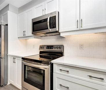 For Lease - 821 MIKINAK Road, Manor Park - Cardinal Glen and Area, ... - Photo 3