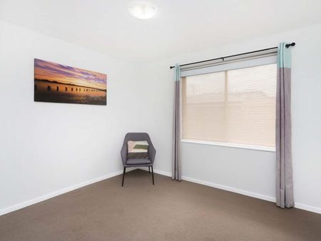 Light-Filled Ground Floor Apartment in Prime Location - Photo 2