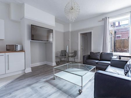 3 bedroom ground floor flat to rent - Photo 2