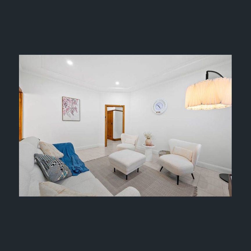 Large Brick Home In Burwood - Photo 1