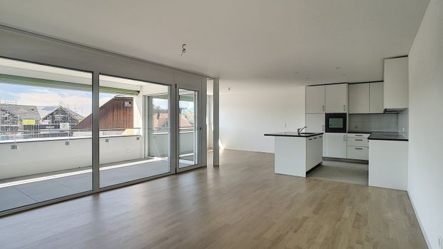 Moderne 4.5 Zimmerwohnung in Heitenried - Photo 1