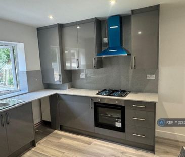 3 bedroom semi-detached house to rent - Photo 1