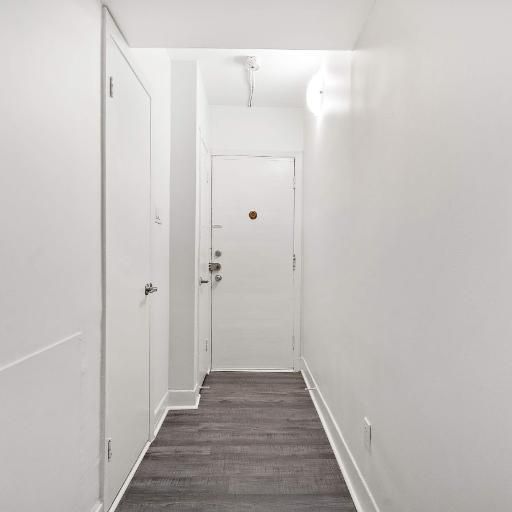 GHETTO MCGILL- 3 ½ RÉNOVÉ & MEUBLÉ – 1 CHAMBRE FERMÉE - Photo 1