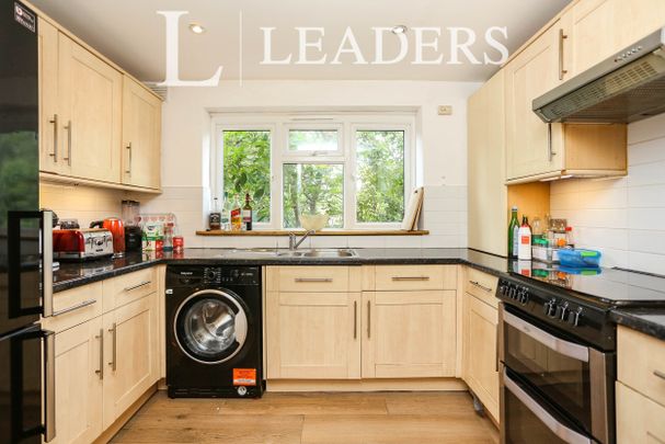 3 bedroom flat to rent Southend Road, Beckenham, BR3 - Photo 1