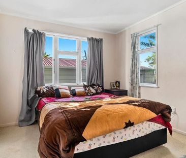 Tauranga 3 bedroom home in the city near Hospital - Photo 2
