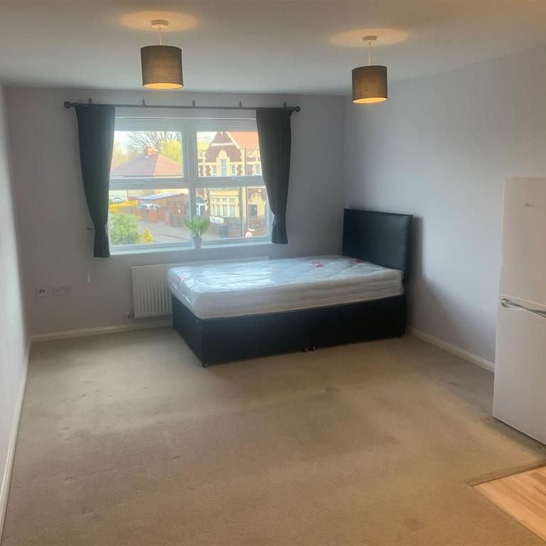 Studio to rent - Photo 1