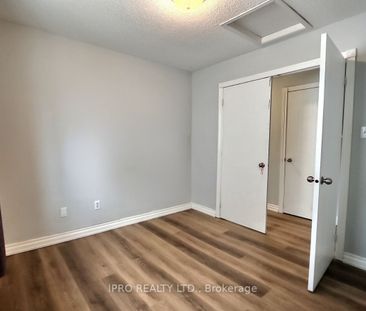 Detached Home For Lease | S8106414 - Photo 4