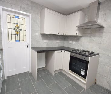 17, Carr Manor Drive, Leeds, West Yorkshire, LS17 5AP - Photo 4