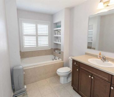 For Lease - 62 Quillberry Close, Brampton, Ontario - Photo 2