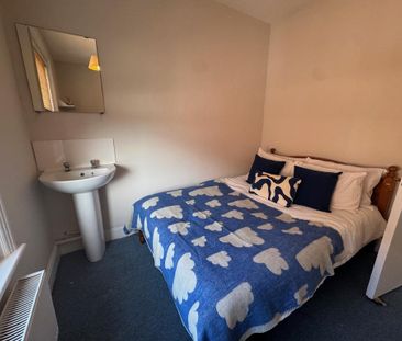 5 bedroom flat to rent - Photo 3