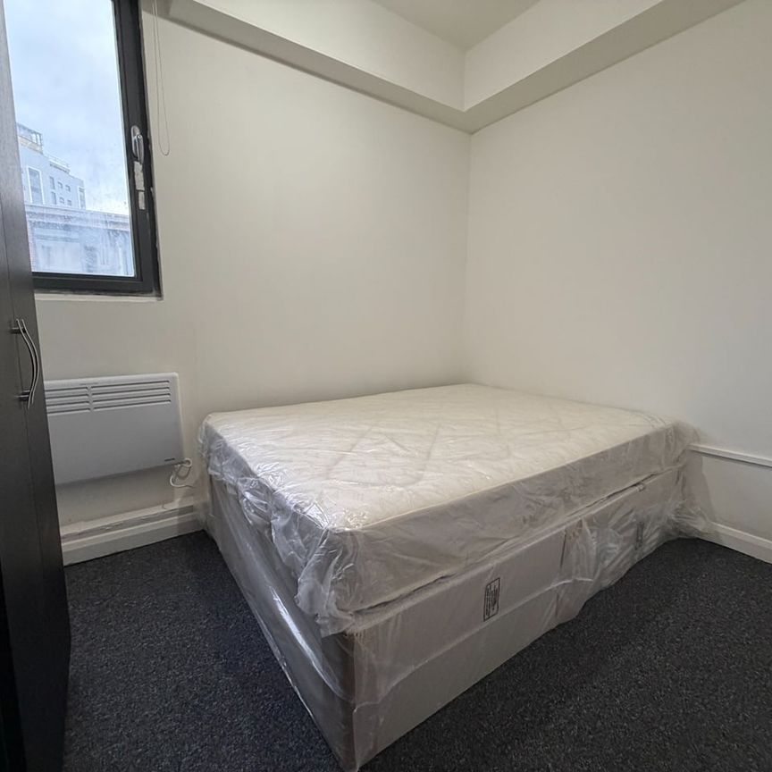 2 Bed Flat, Mede House, SO15 - Photo 1